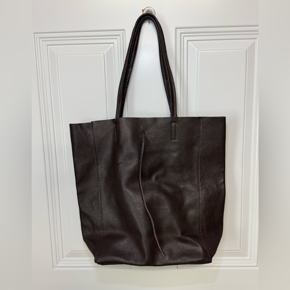 Chic Brown Leather Purse - Picture 2 of 9